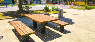 Sitzbänke und Tisch