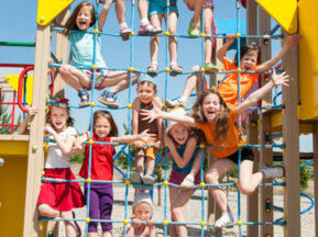 Spielgerät von DIN-O Spielplatzprüfung nach DIN1176